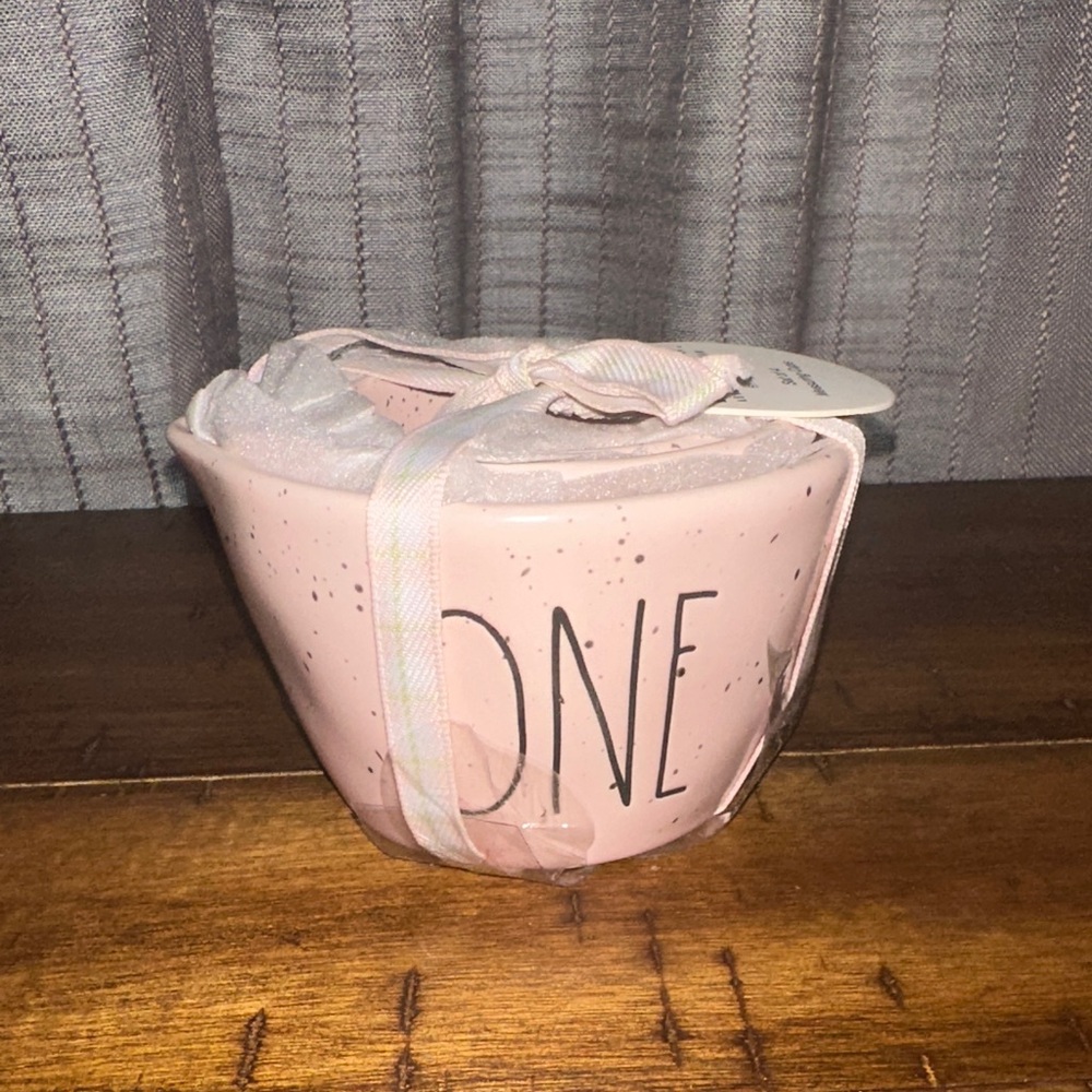 Rae Dunn Pink Speckled measuring cups